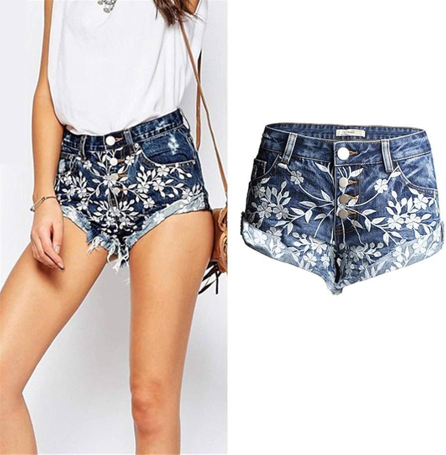  Short jeansowe de la marque Glamorous Curve avec broderies florales blanches