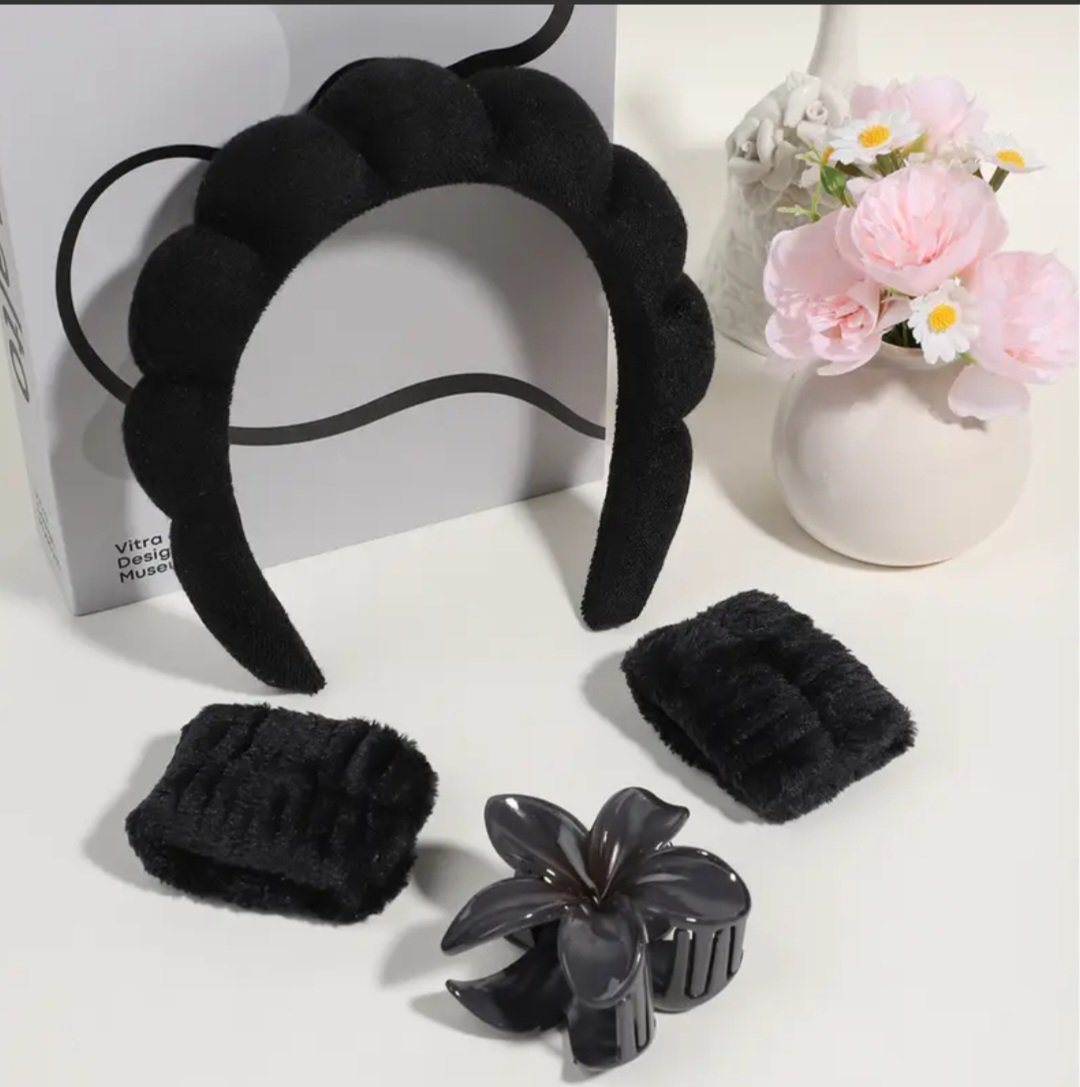 Ensemble noir comprend un bandeau éponge rembourré idéal pour maintenir les cheveux lors des soins du visage ou du maquillage