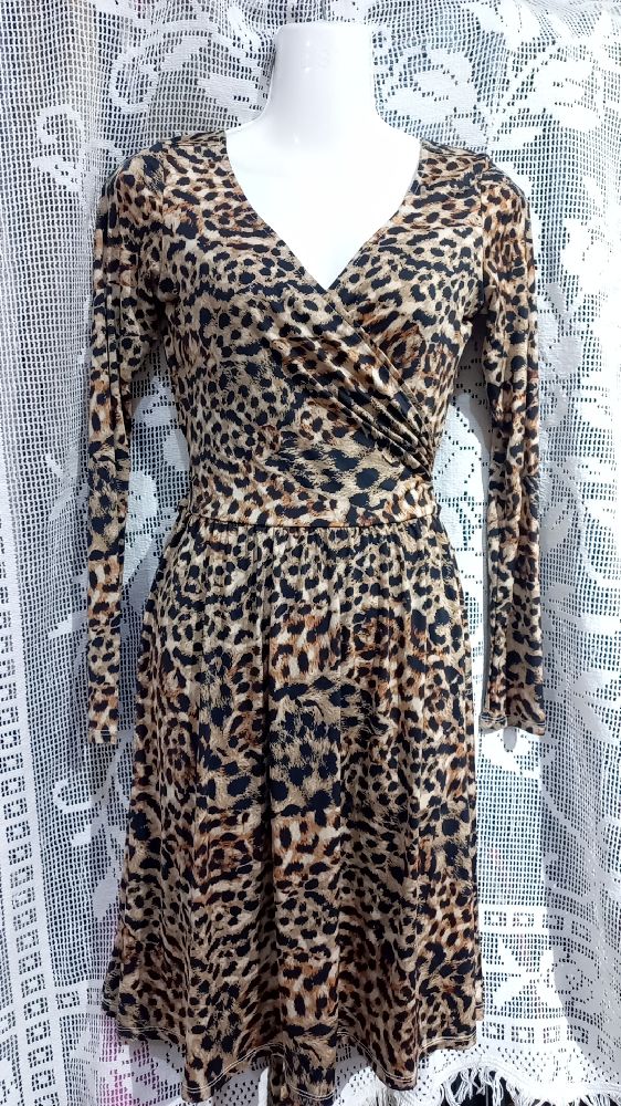 Robe léopard taille xs tlabes S fort en très bonne état 
