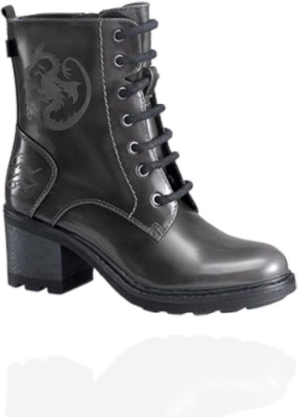 Bottines marron foncé a lacets et talons épais ressemblent à un style de bottes de combat de marque Deichmann. 