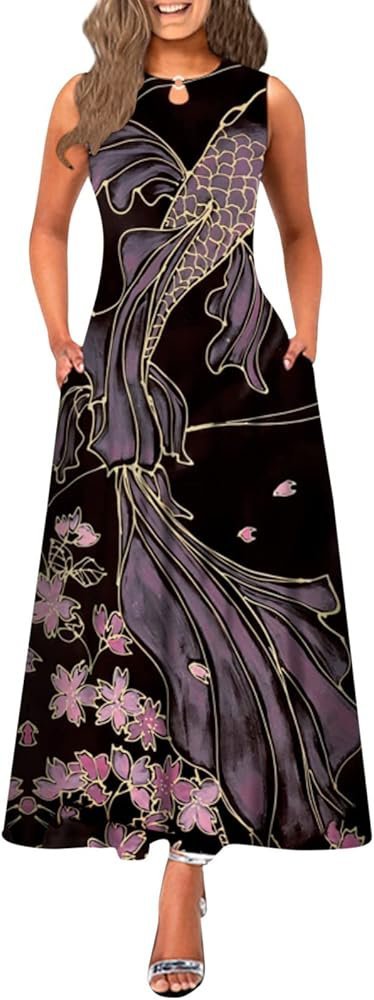  une robe longue sans manches avec des poches et un motif de carpe koï sur un fond noir.