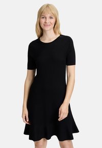Robe gris foncé à manches courtes ressemble à un modèle de la marque Athleta
