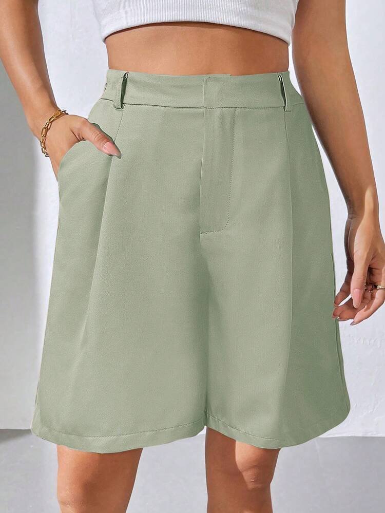 Short fluide kaki de chez Blancheporte se distingue par sa coupe large et confortable.