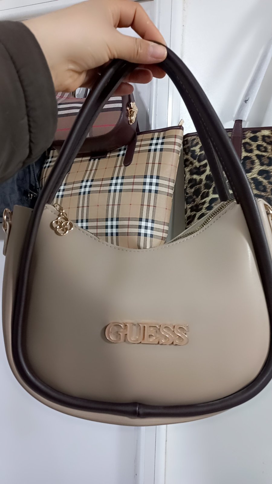Sac guess beige  avec bandoulière marron importé 