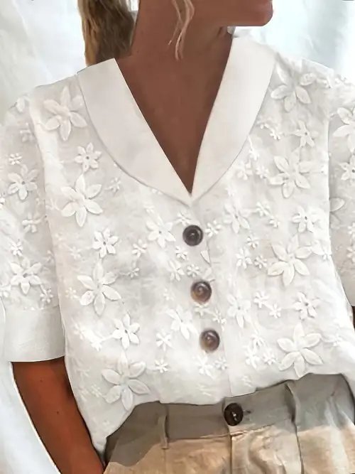 Chemise d'été blanche à broderies florales et col Claudine