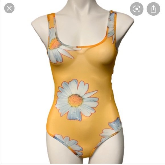Body en tulle transparent jaune à imprimé marguerites de la marque Zara (gamme Trafaluc