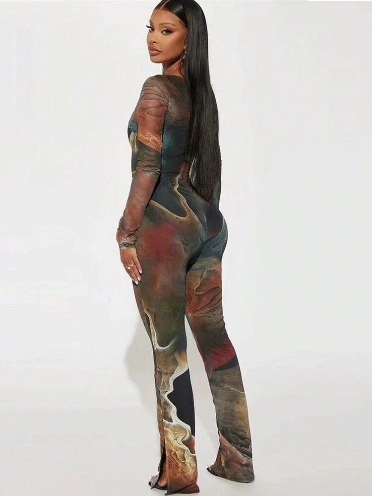 Combinaison longue est en maille transparente avec un motif tie-dye abstrait multicolore