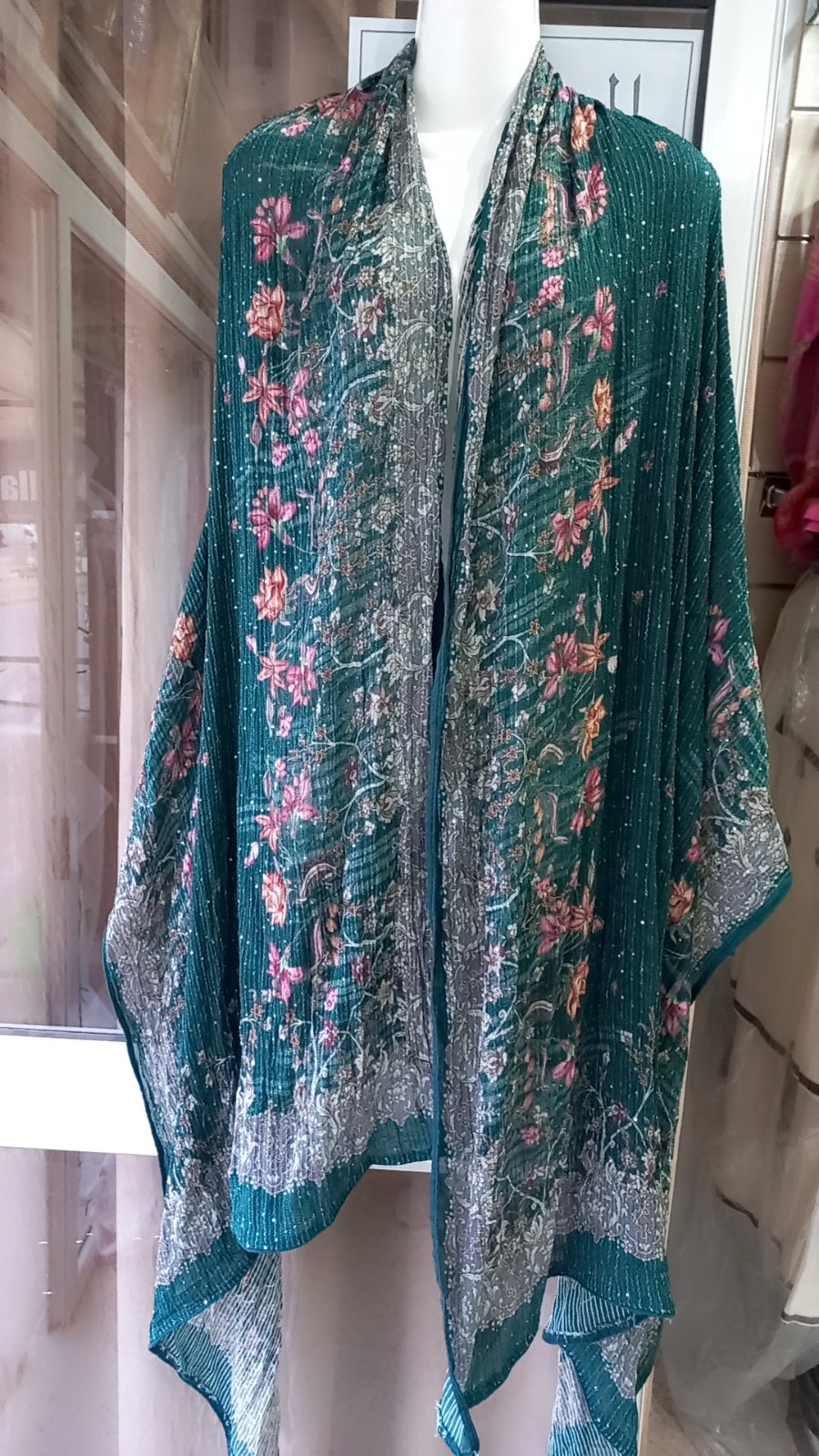 Cap vert foncé à motifs floraux roses et argentés 2m50 / 1m50