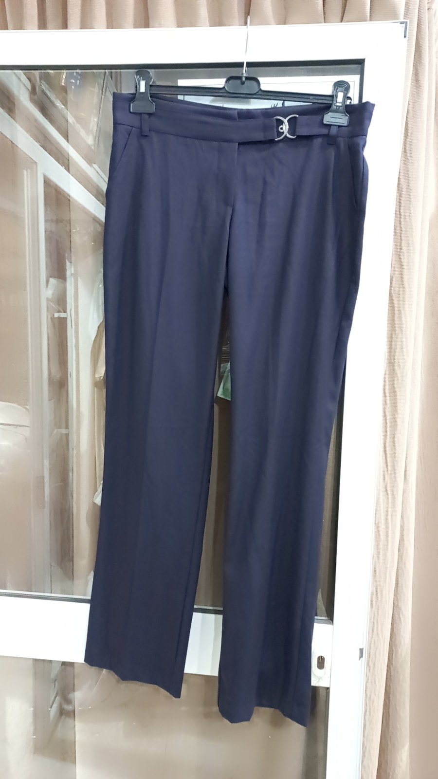 Un pantalon de costume violet très bonne état 