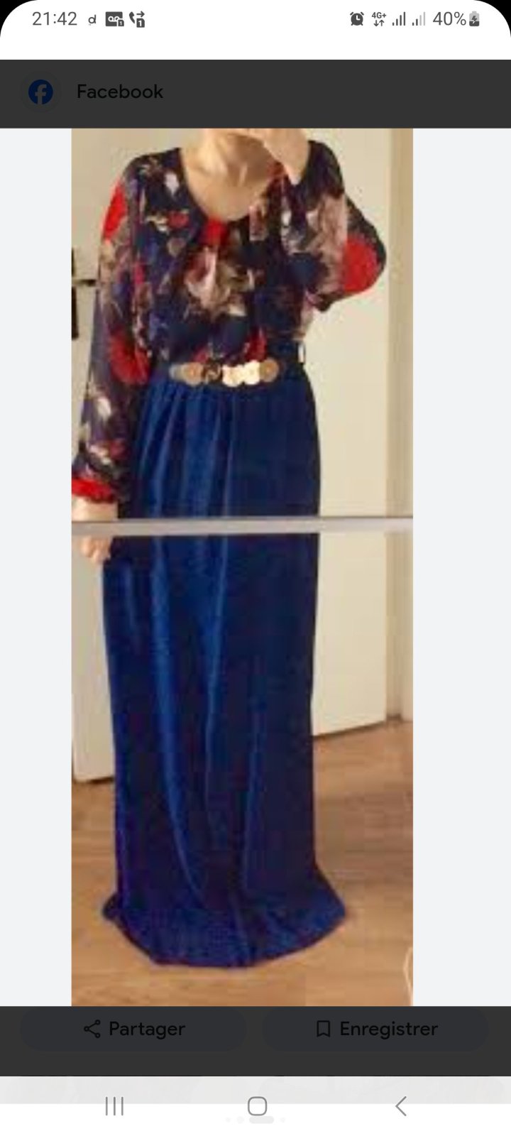 'une robe longue de la marque Best Life, caractérisée par un haut à imprimé floral et une jupe en coton unie foncée.