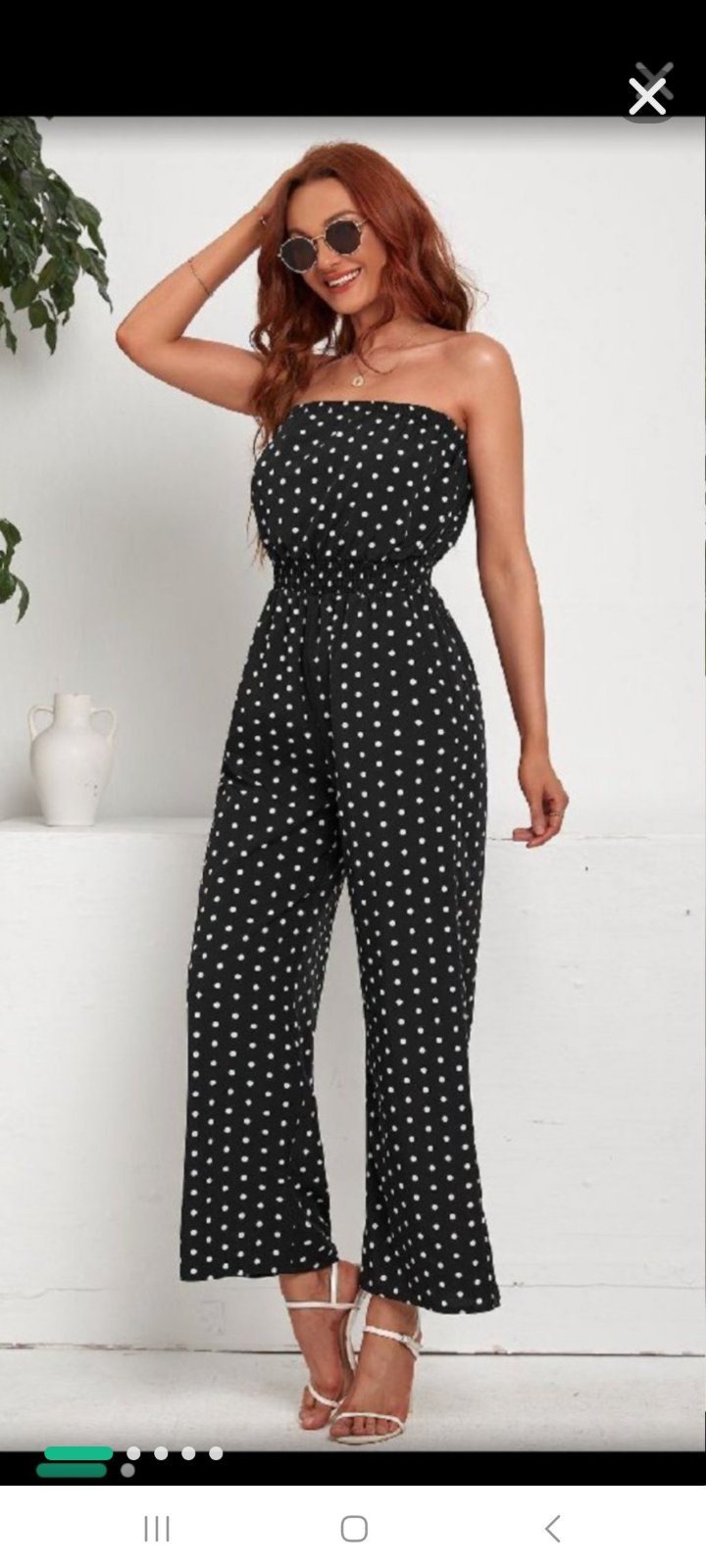 Une combinaison bandeau noire à pois blancs avec une taille smockée  40/42