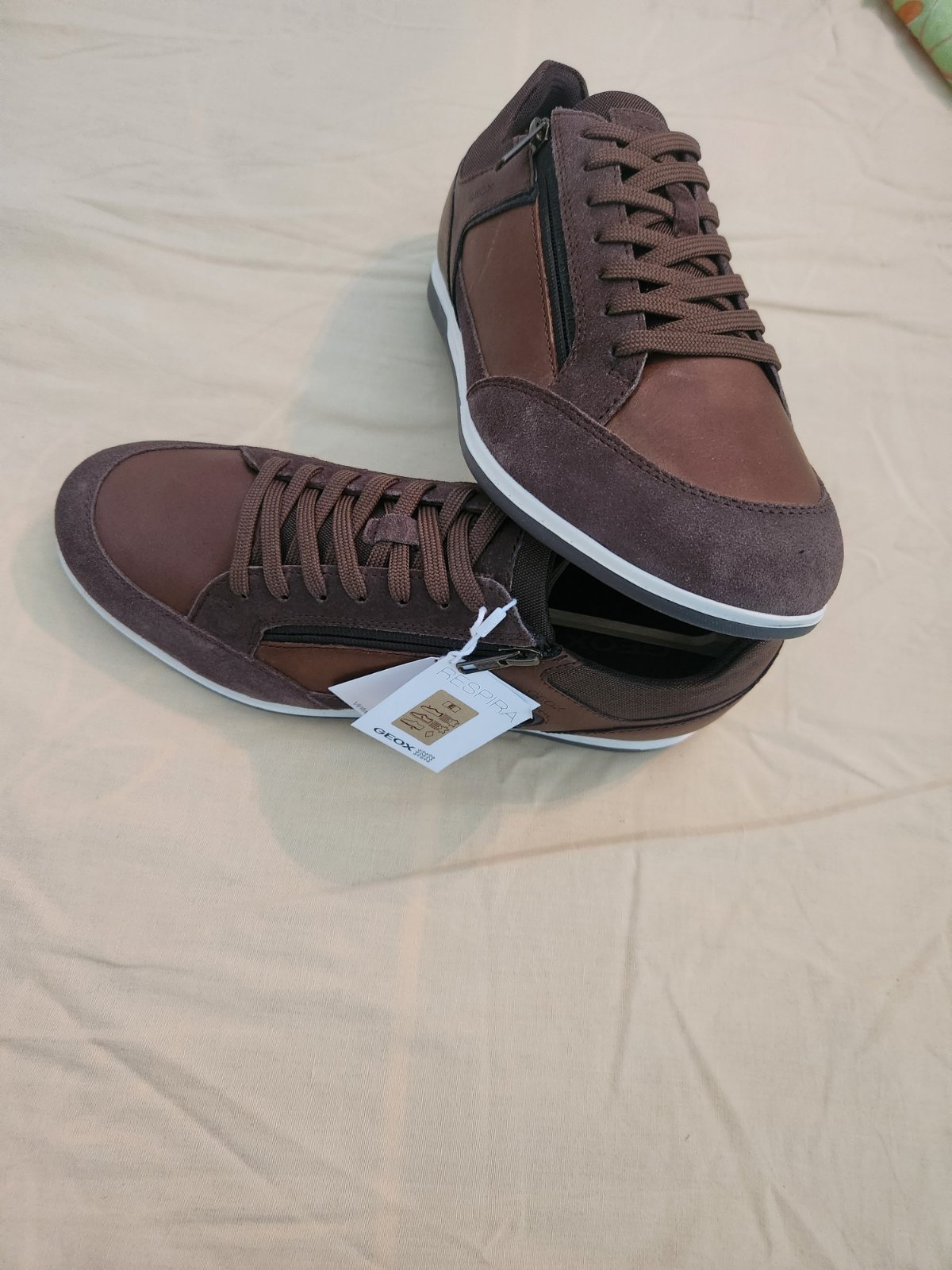 Chaussures neuves avec étiquettes  de marque Geox pointure 43