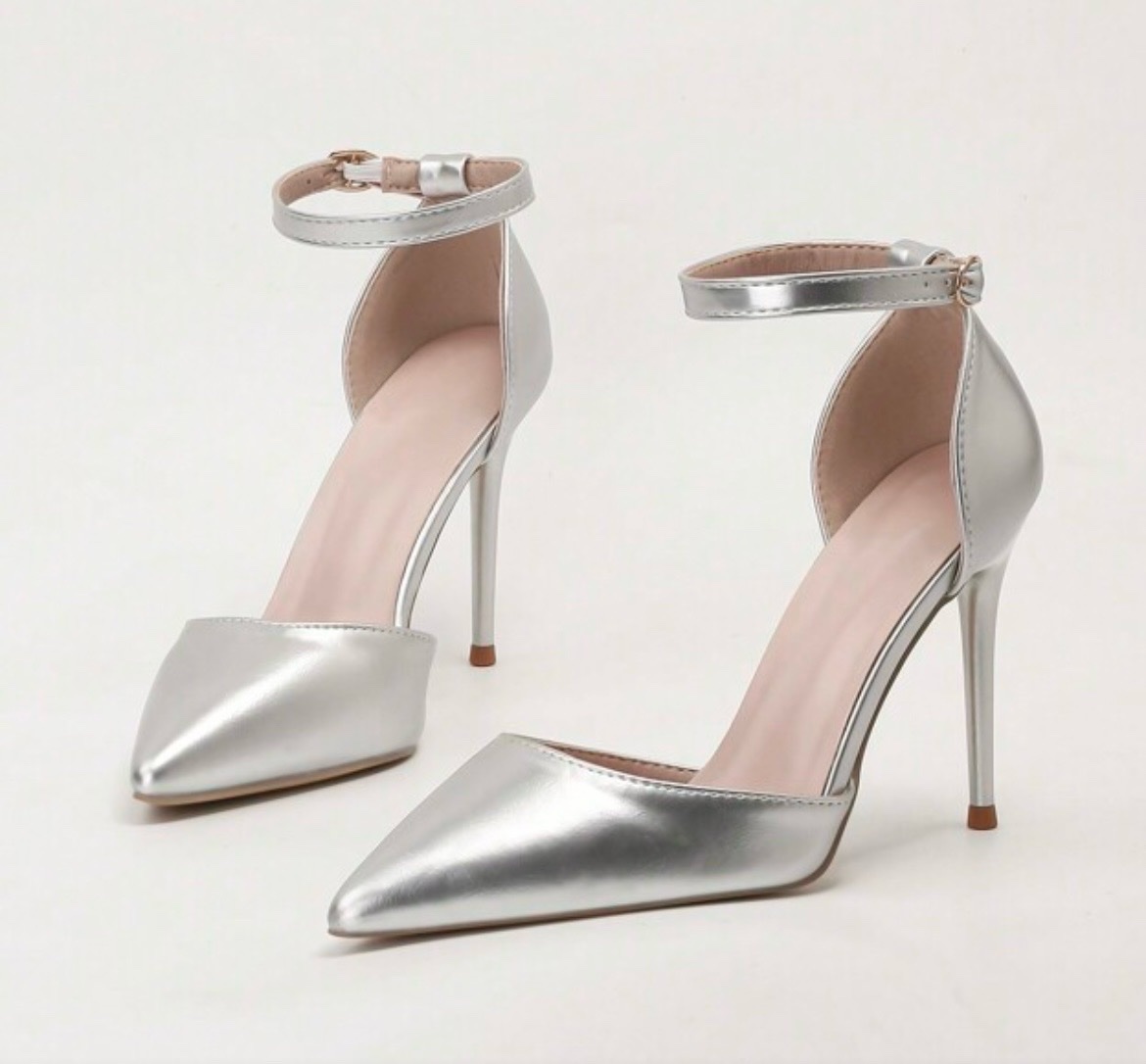 Talons en argent portés une seule fois