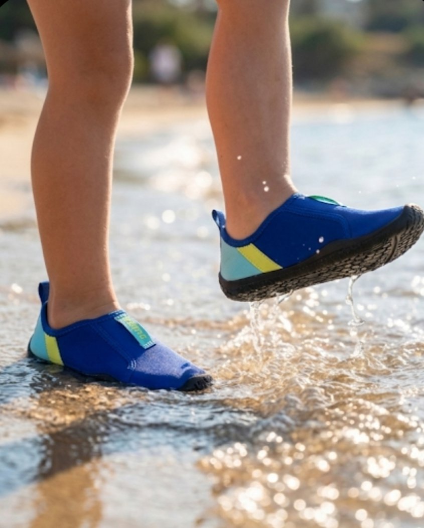 🩵🩵 jolie chaussure  de plage decatlon bleu roi🩵🩵