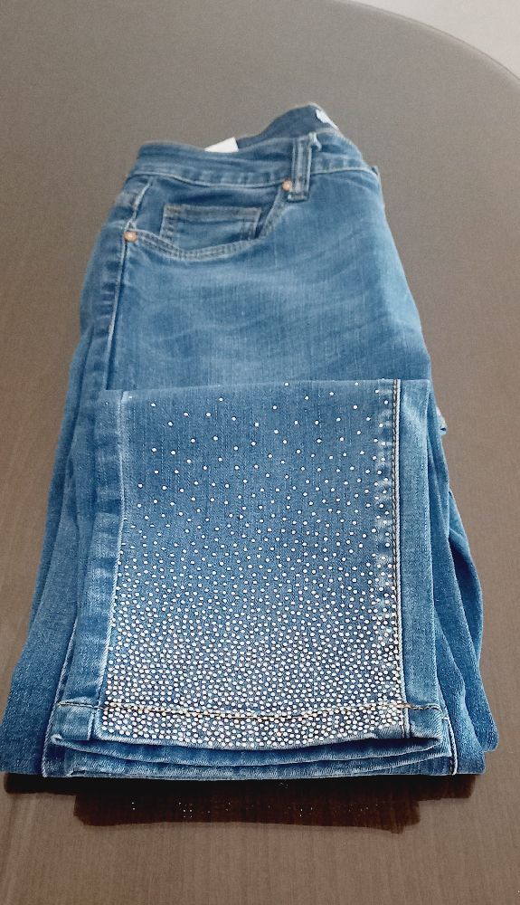 Jolie jeans femme À  strass 