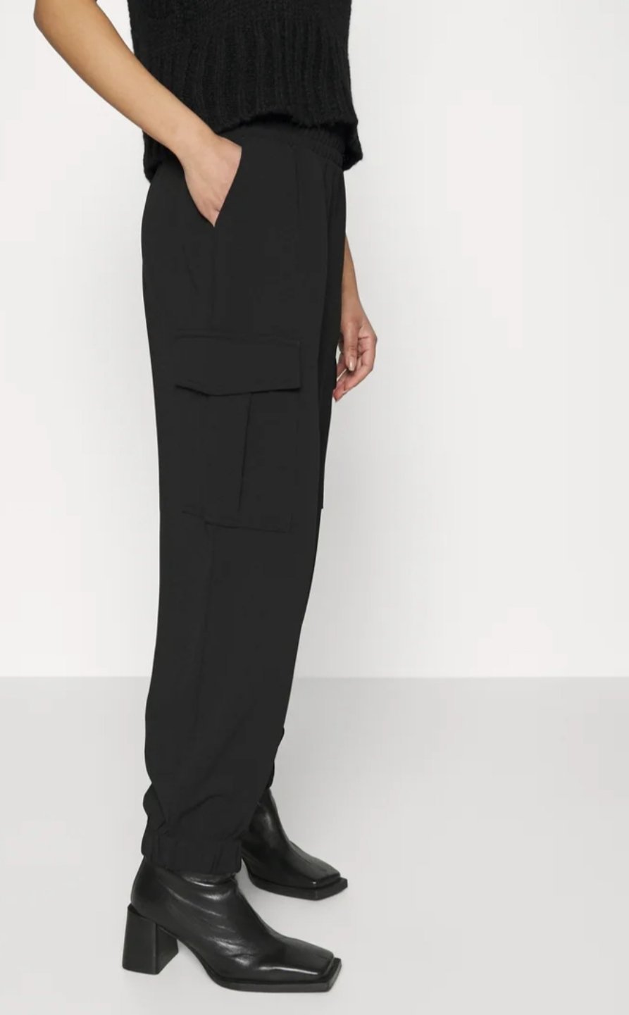 Jolie  pantalon  cargo à poches 