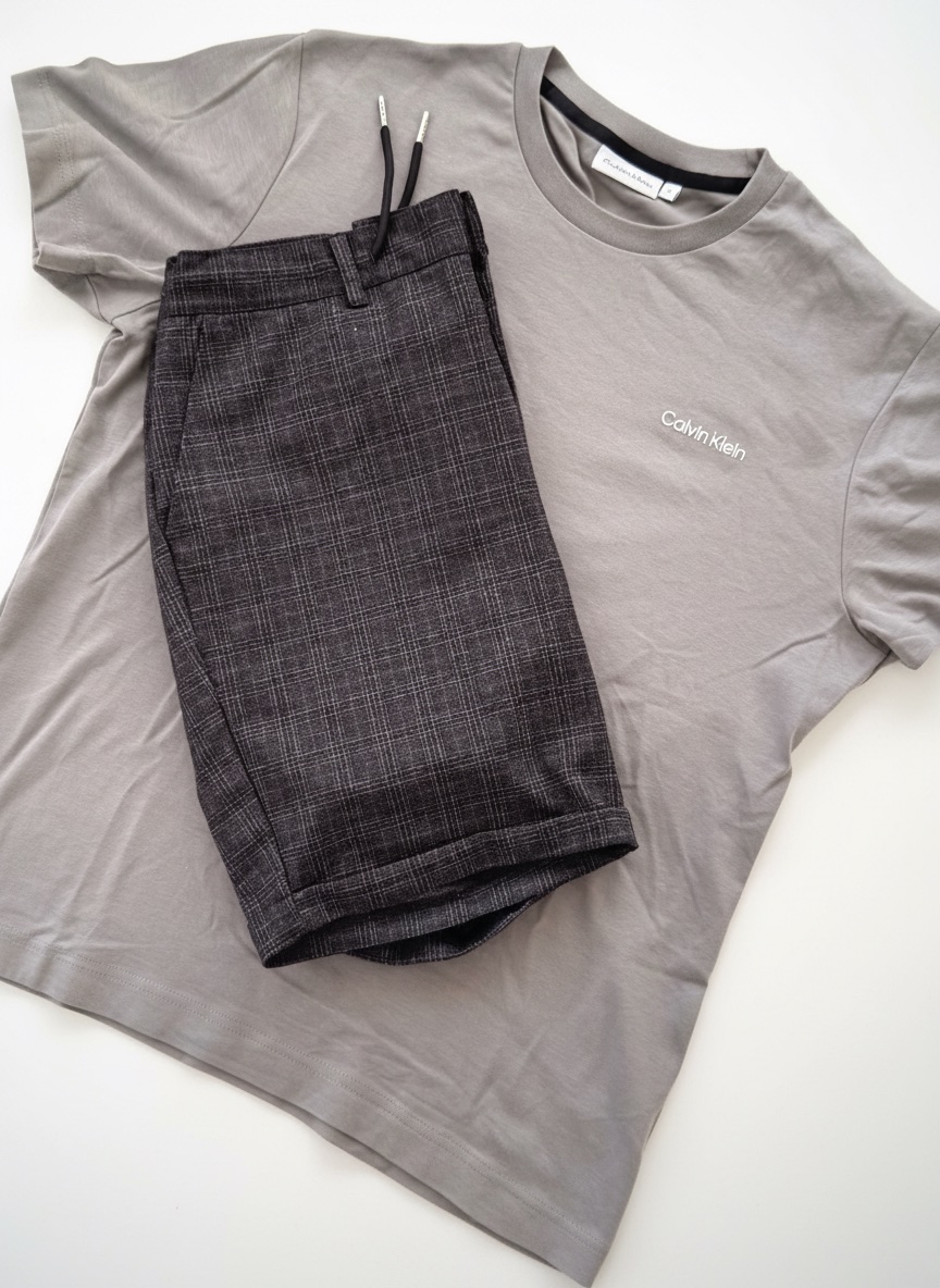 Pull gris