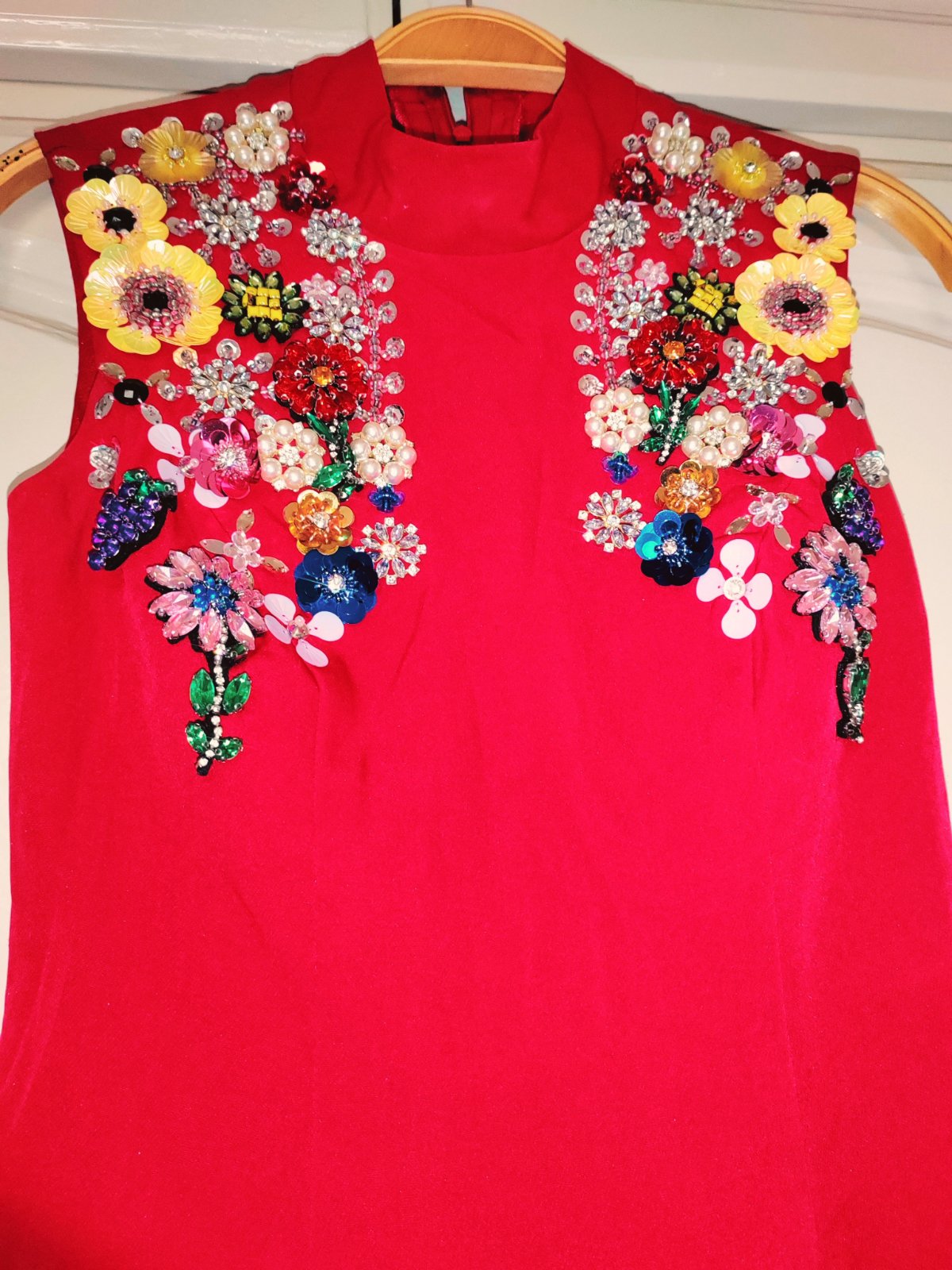À vendre robe avec broderie en 3D