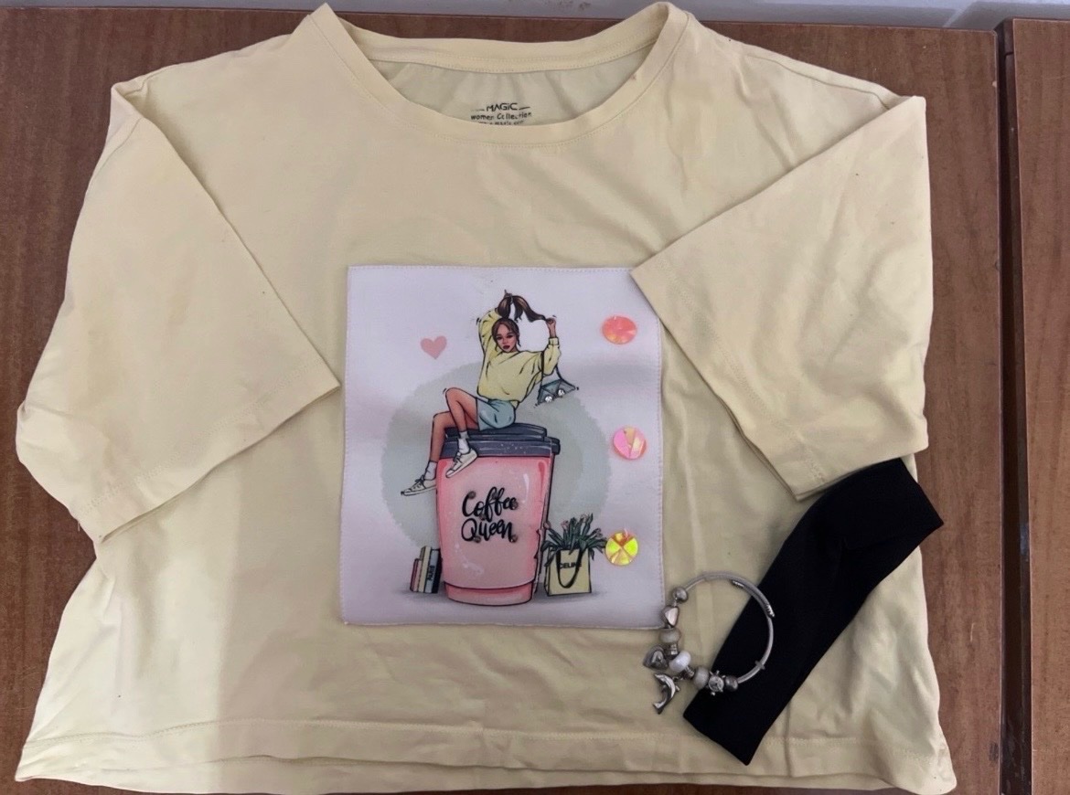 T-shirt Magic + bracelet + bandeau noir.