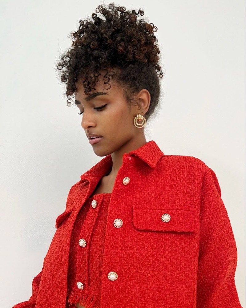 Veste rouge vif avec bouttons