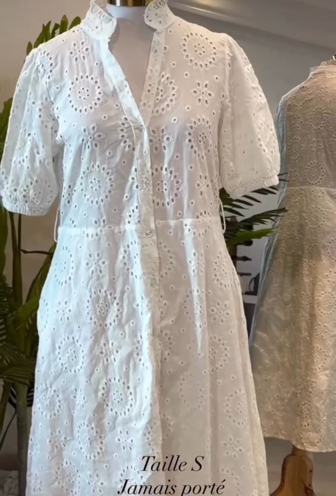Robe broderie mi-longue