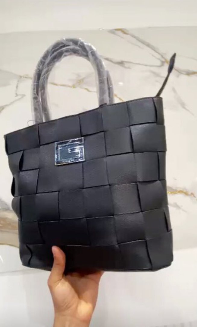 Sac Guess tressé noir 