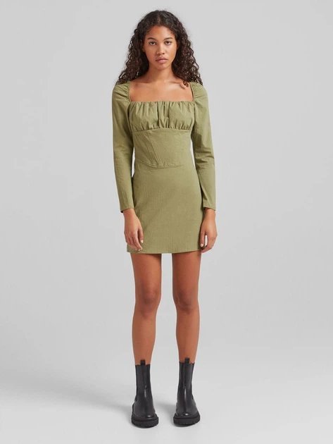 Robe courte de couleur vert olive