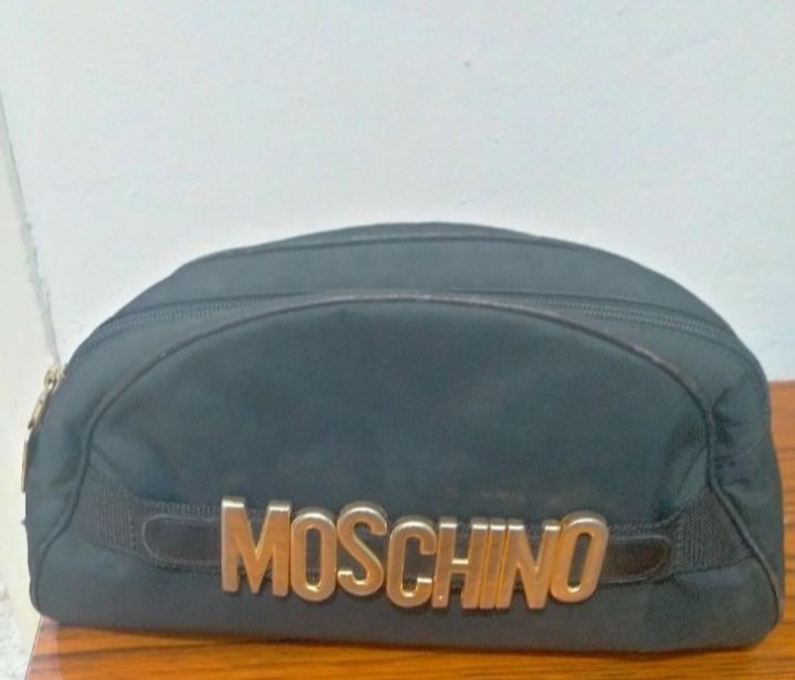Pochette noir Moschino authentique avec numéro de série 