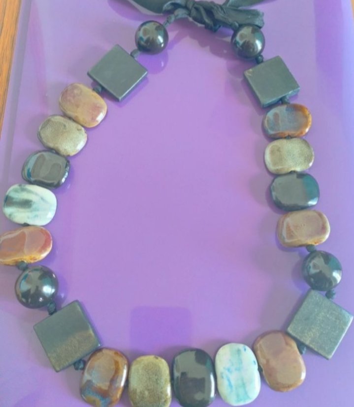 Collier en perles en céramique 