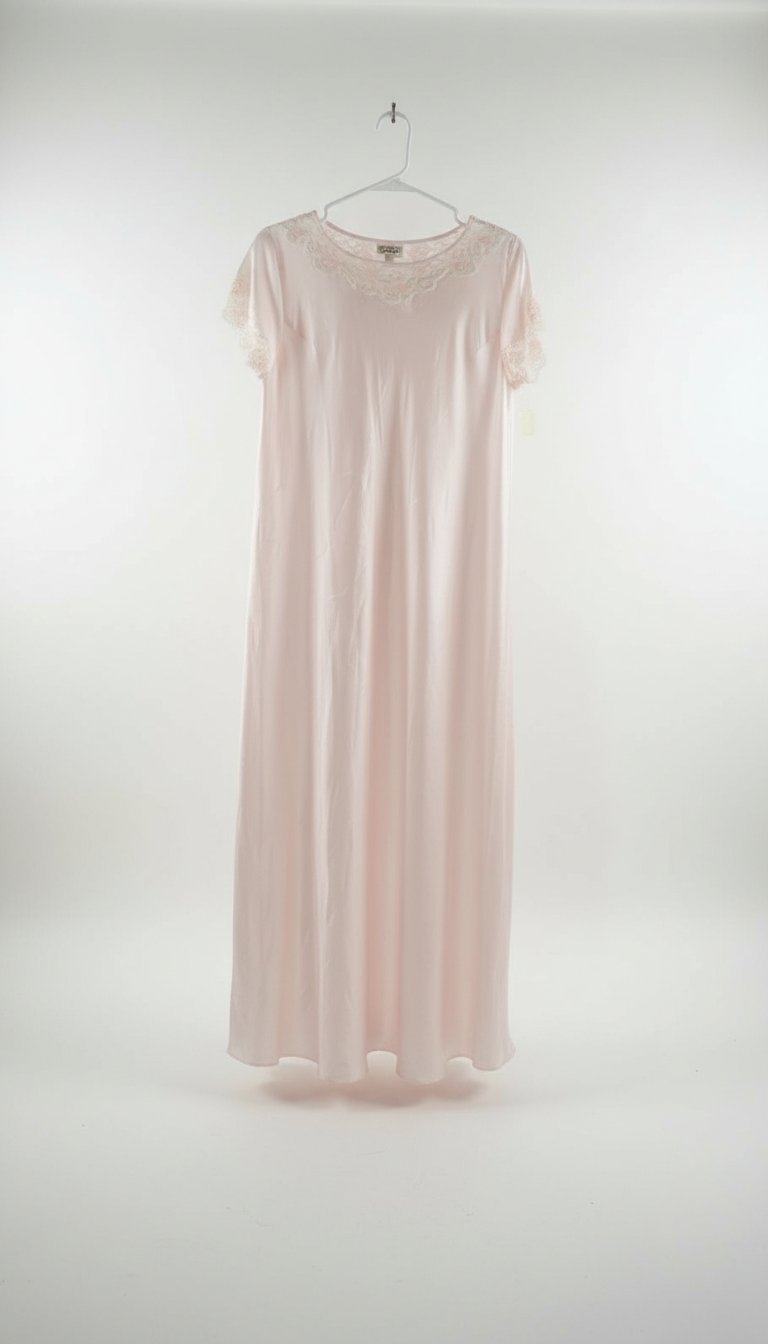 Chemise de nuit rose poudré 