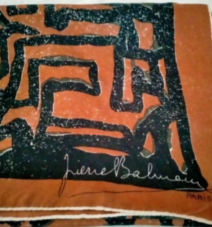 Foulard en soie Pierre Balmain 