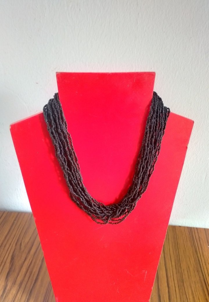 Collier en rocaille noir