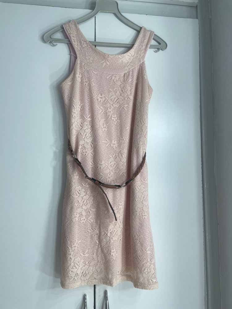 robe rose avec ceinture marron
