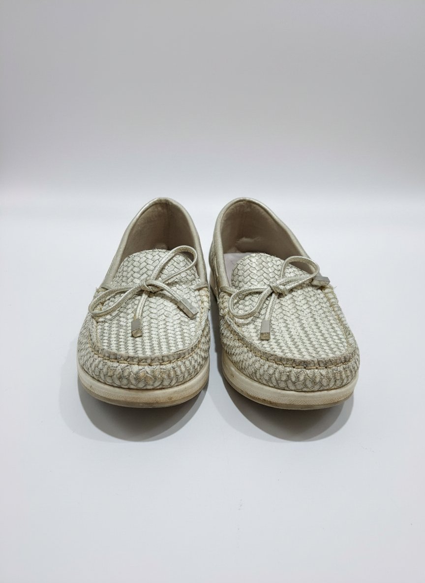 Chaussure en cuir argente