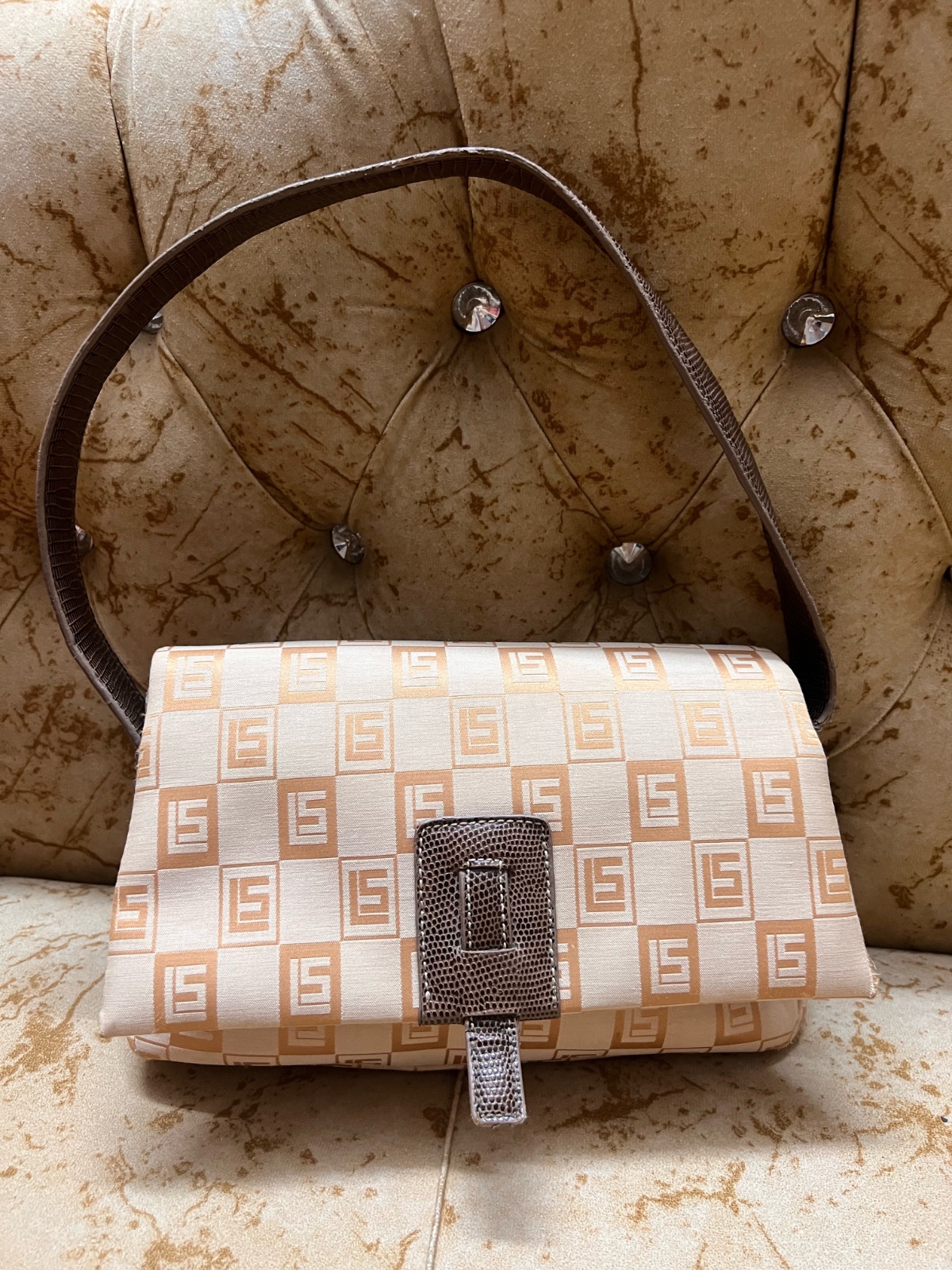 Sac en beige marque italienne 