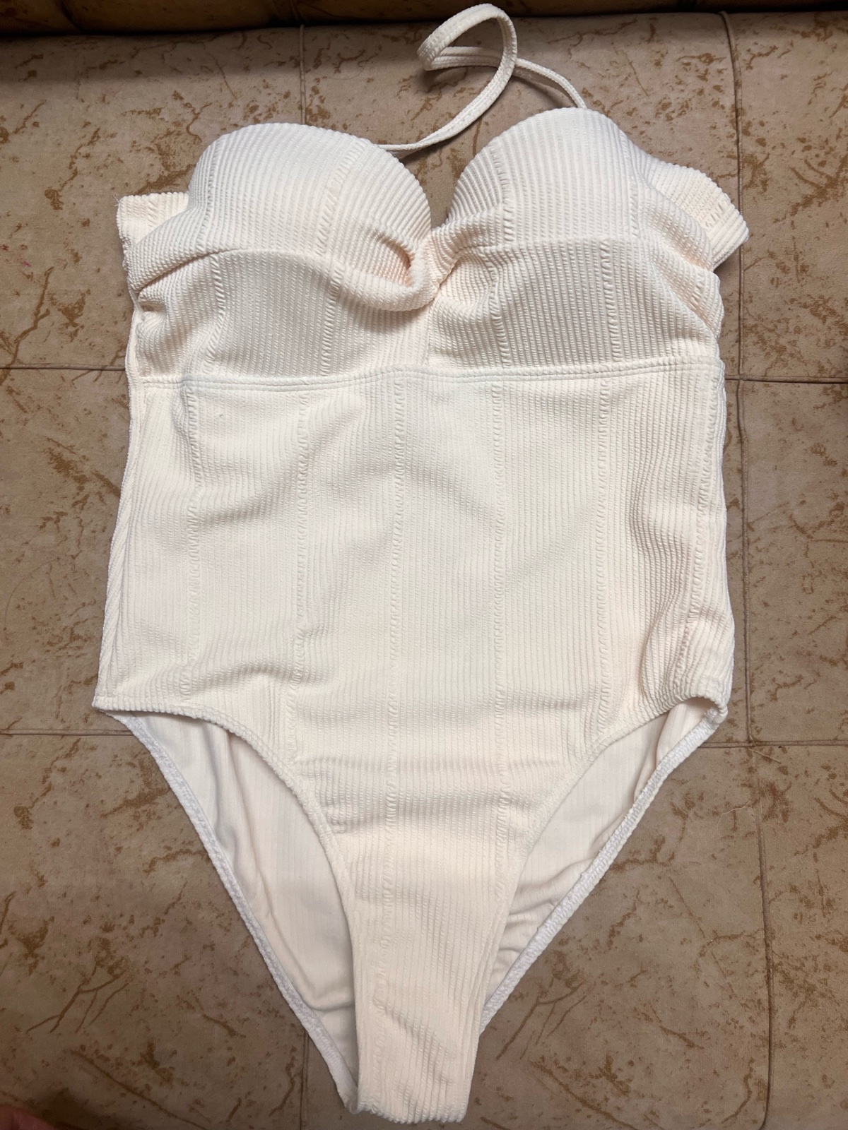 Maillot en beige rembouré