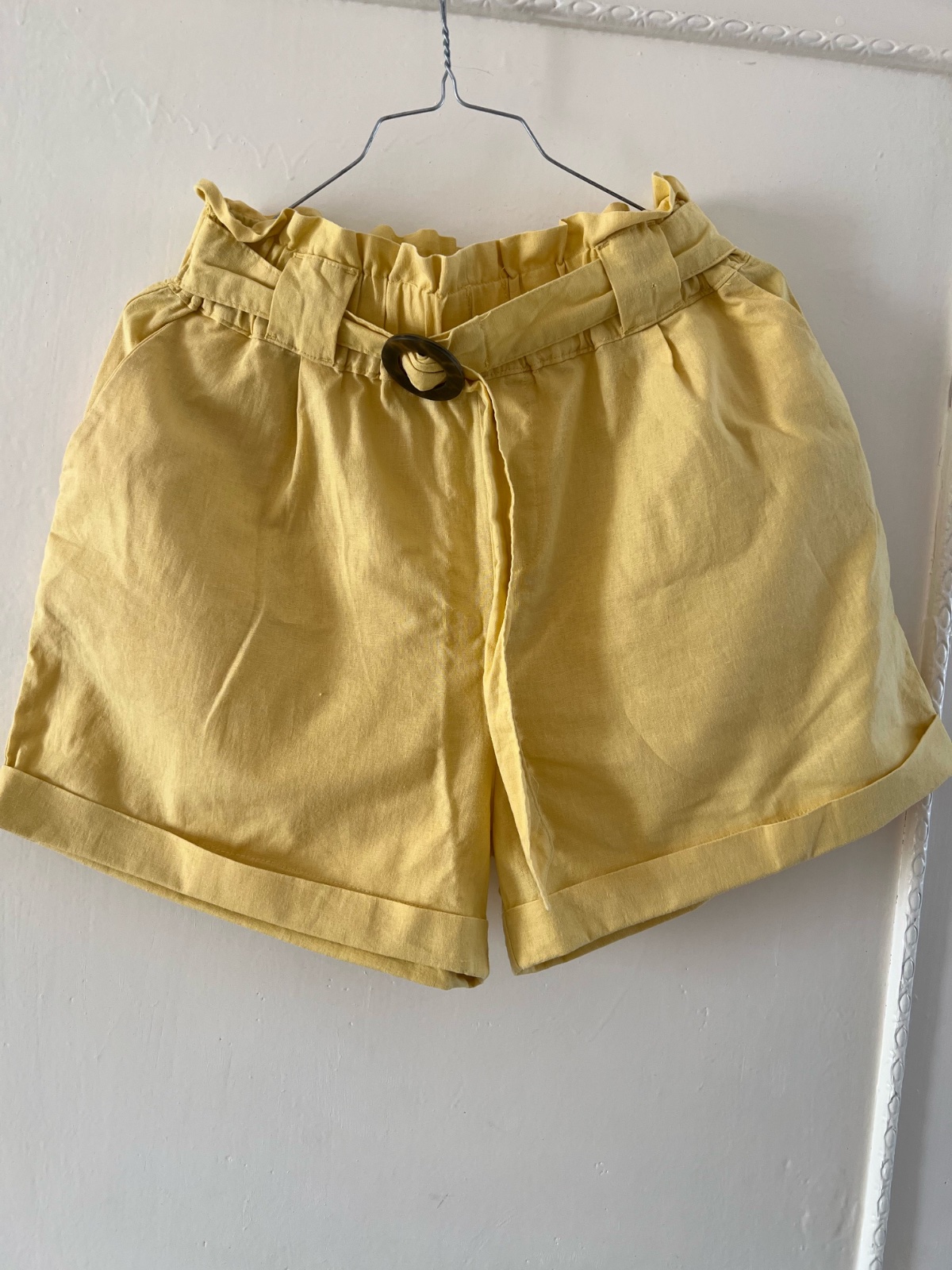 Short en jaune pastel marque caliope 