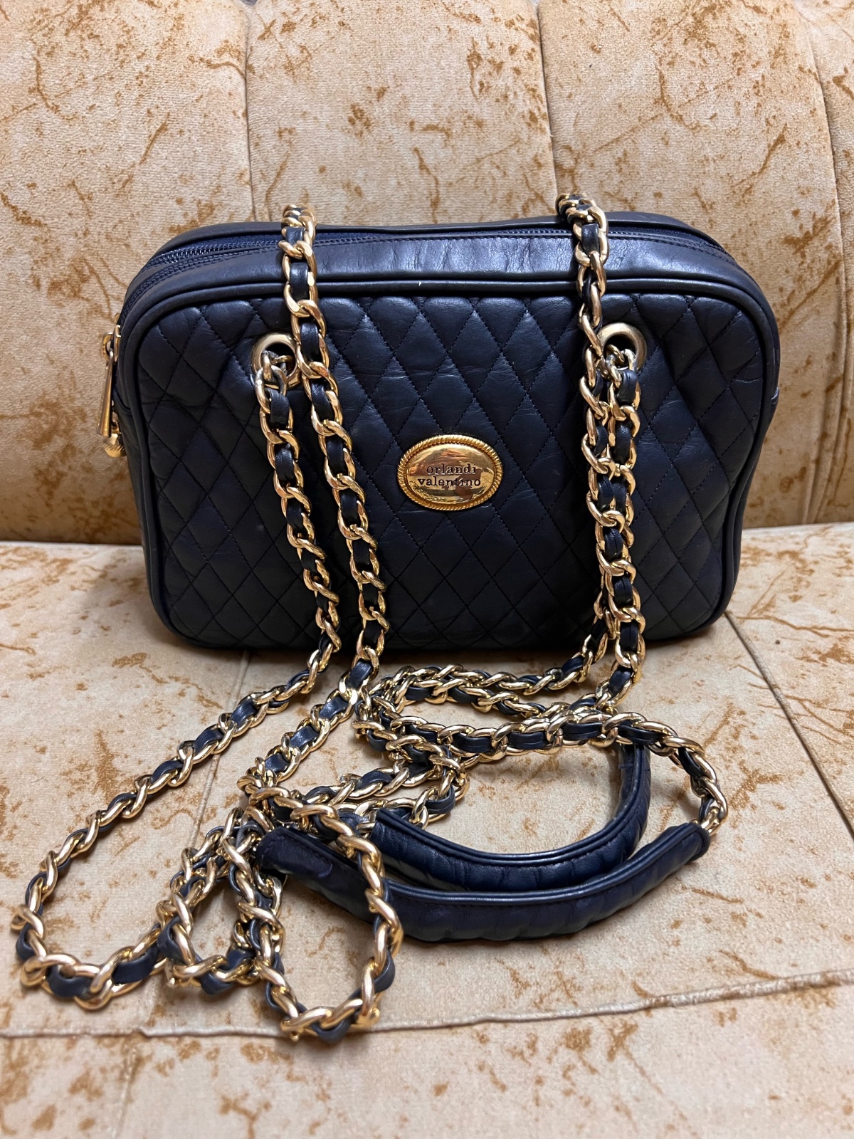 Sac orlandi valentino en cuire bleu avec chaine doré 