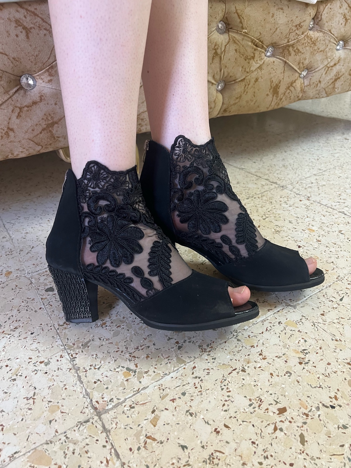 Demi talon en noire dentelle 