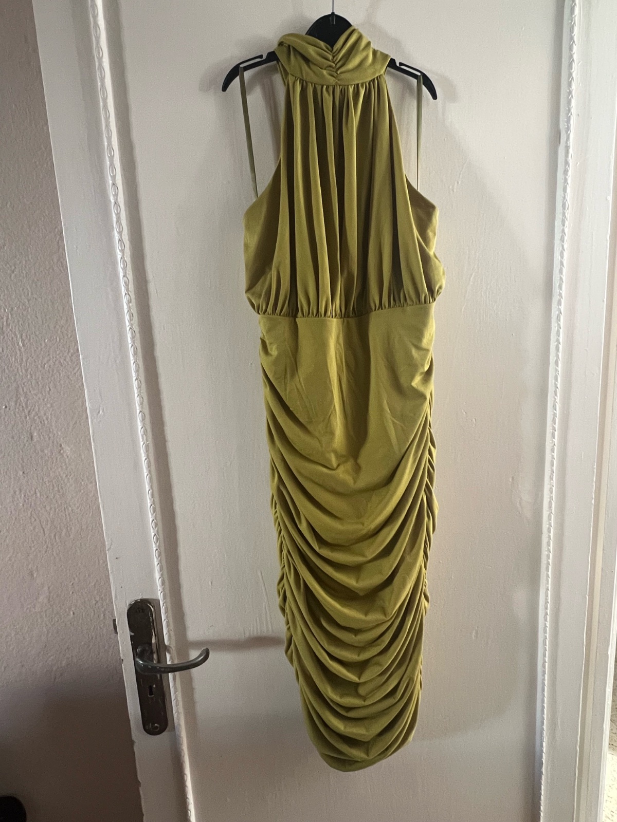 Robe moulante en vert AX