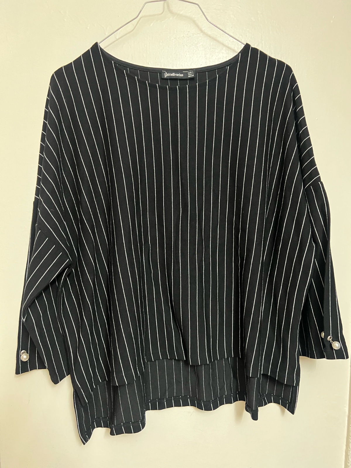 Pull noire et blanc  stradivarius 