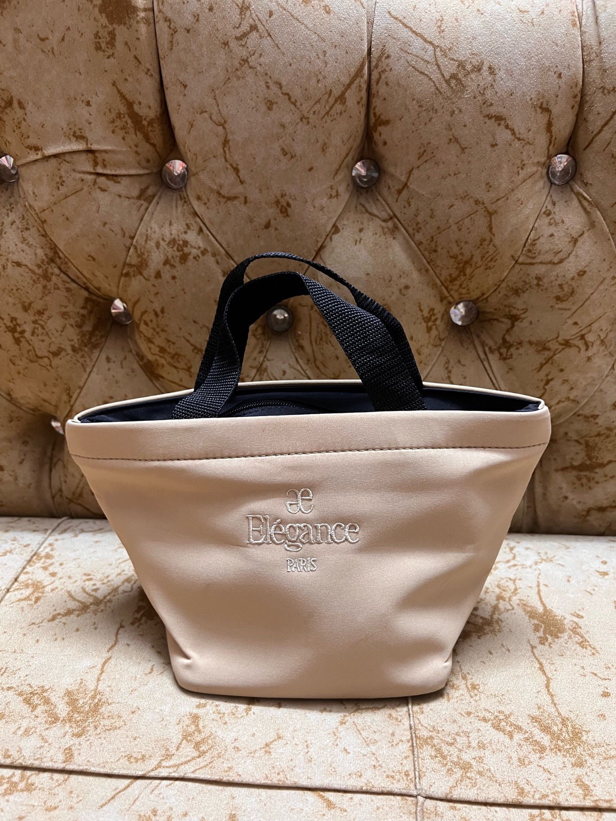 Petit sac en beige marque elegance paris 