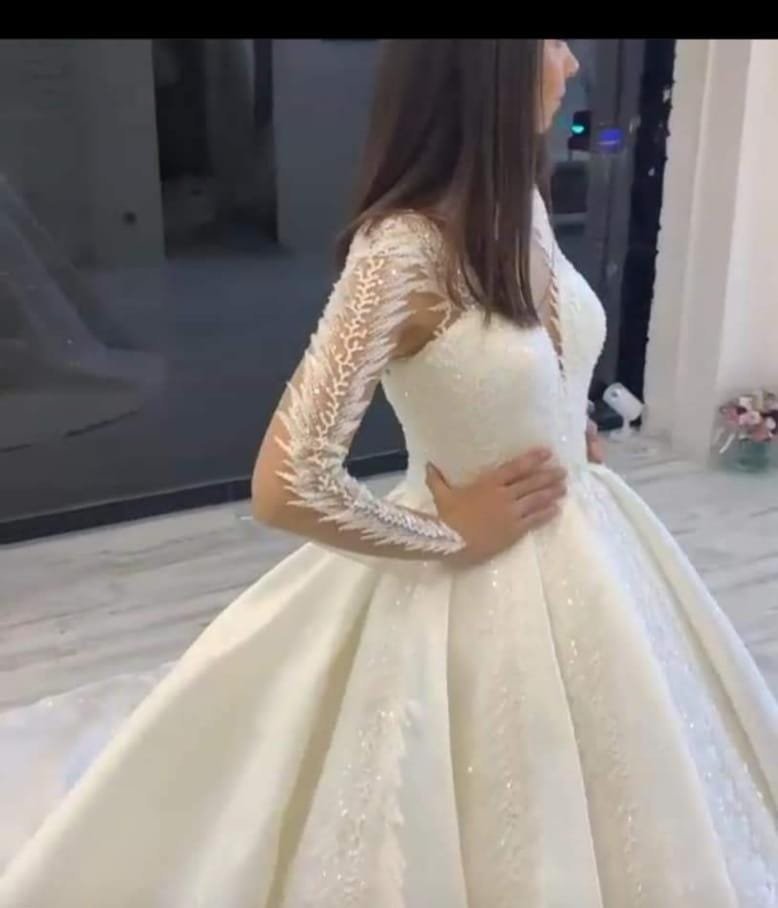 Robe de mariage importation portée seulement pour 2h presque neuve 