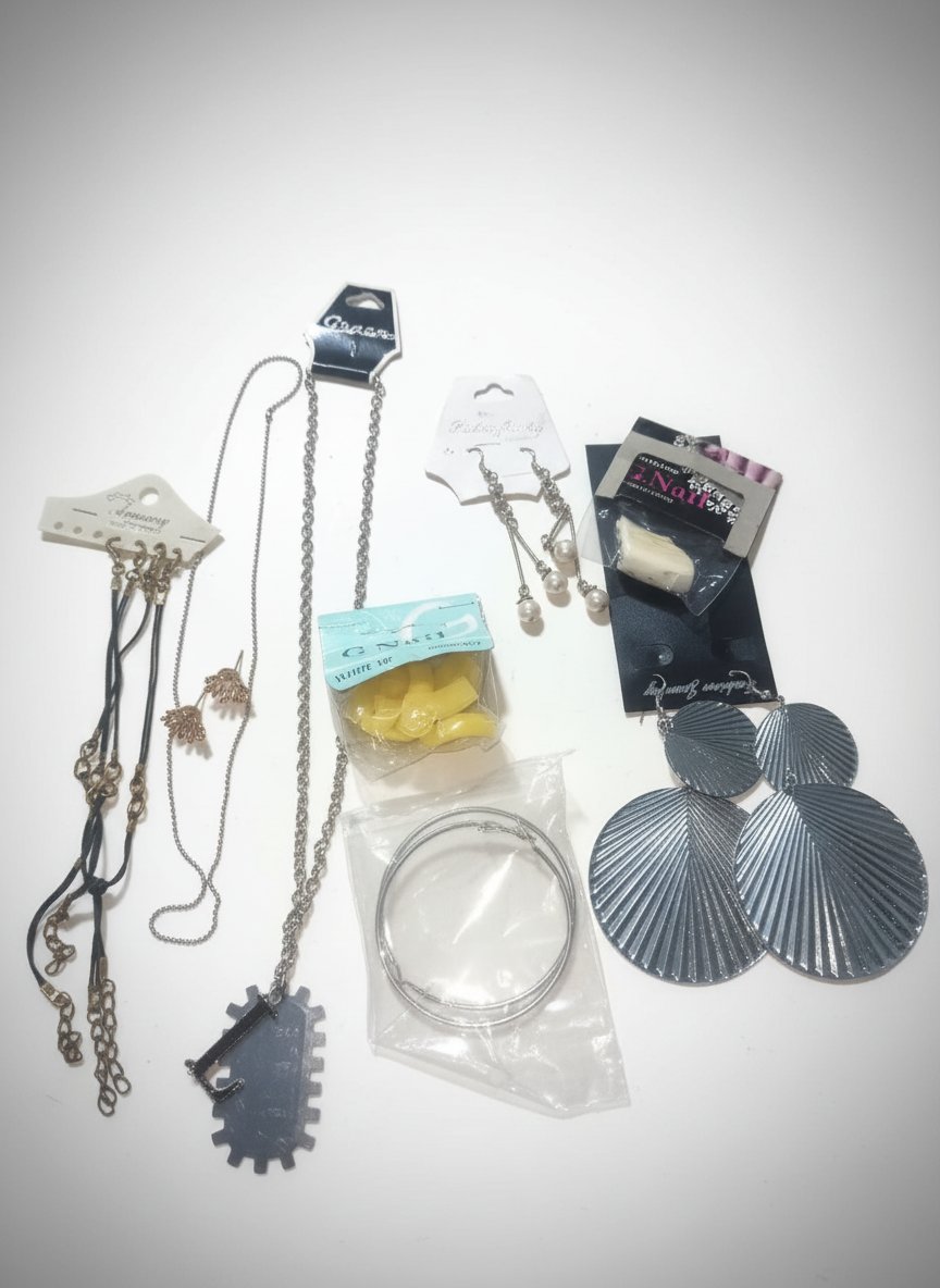 2 boucle d'oreille+2colier+g nail+ braclet
