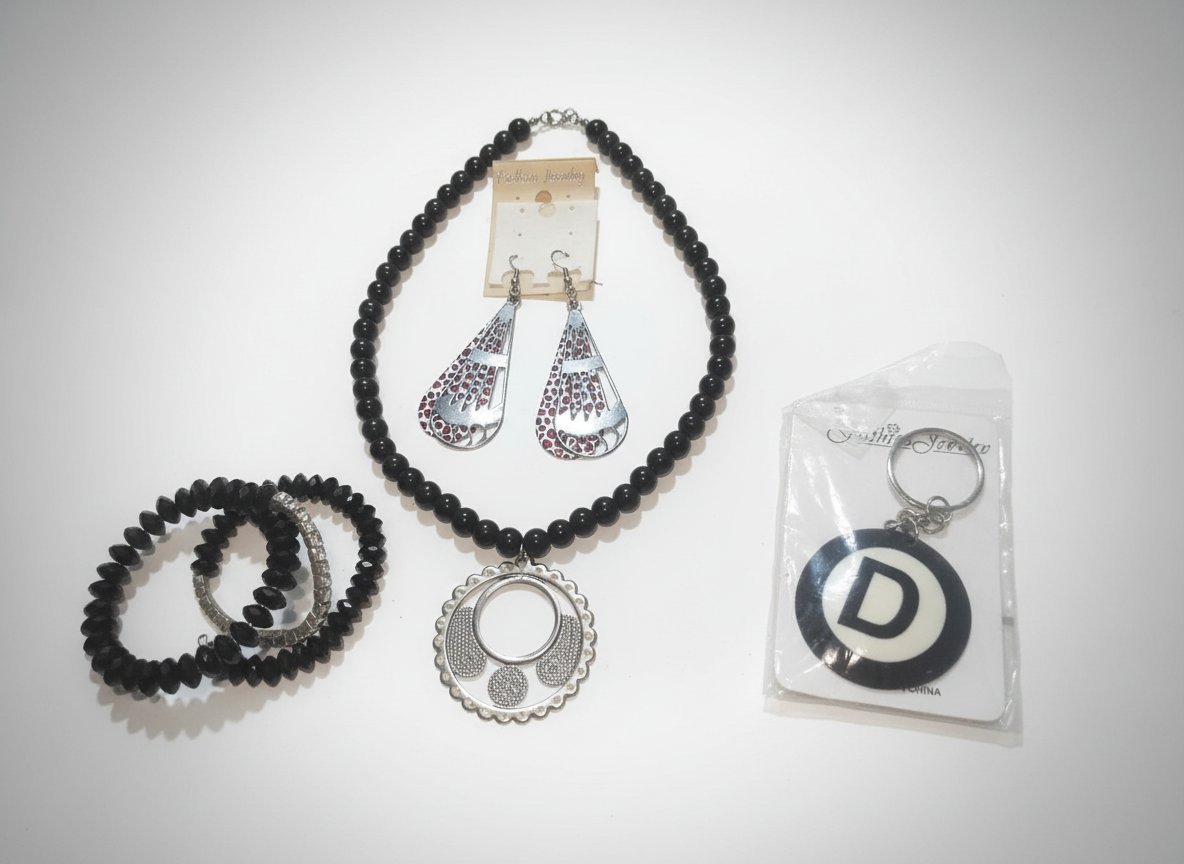 Colier+boucle d'oreille+bracelet+ porte cle