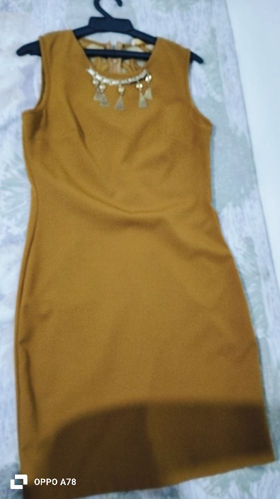 Robe jaune moutarde taille 36.38