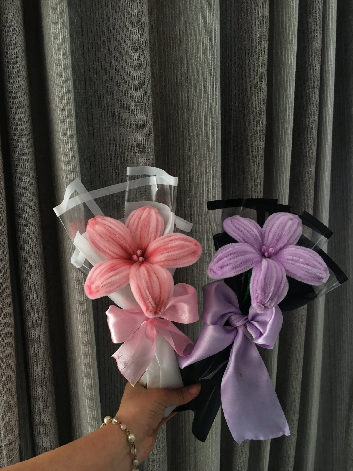 Deux bouquets de fleurs 