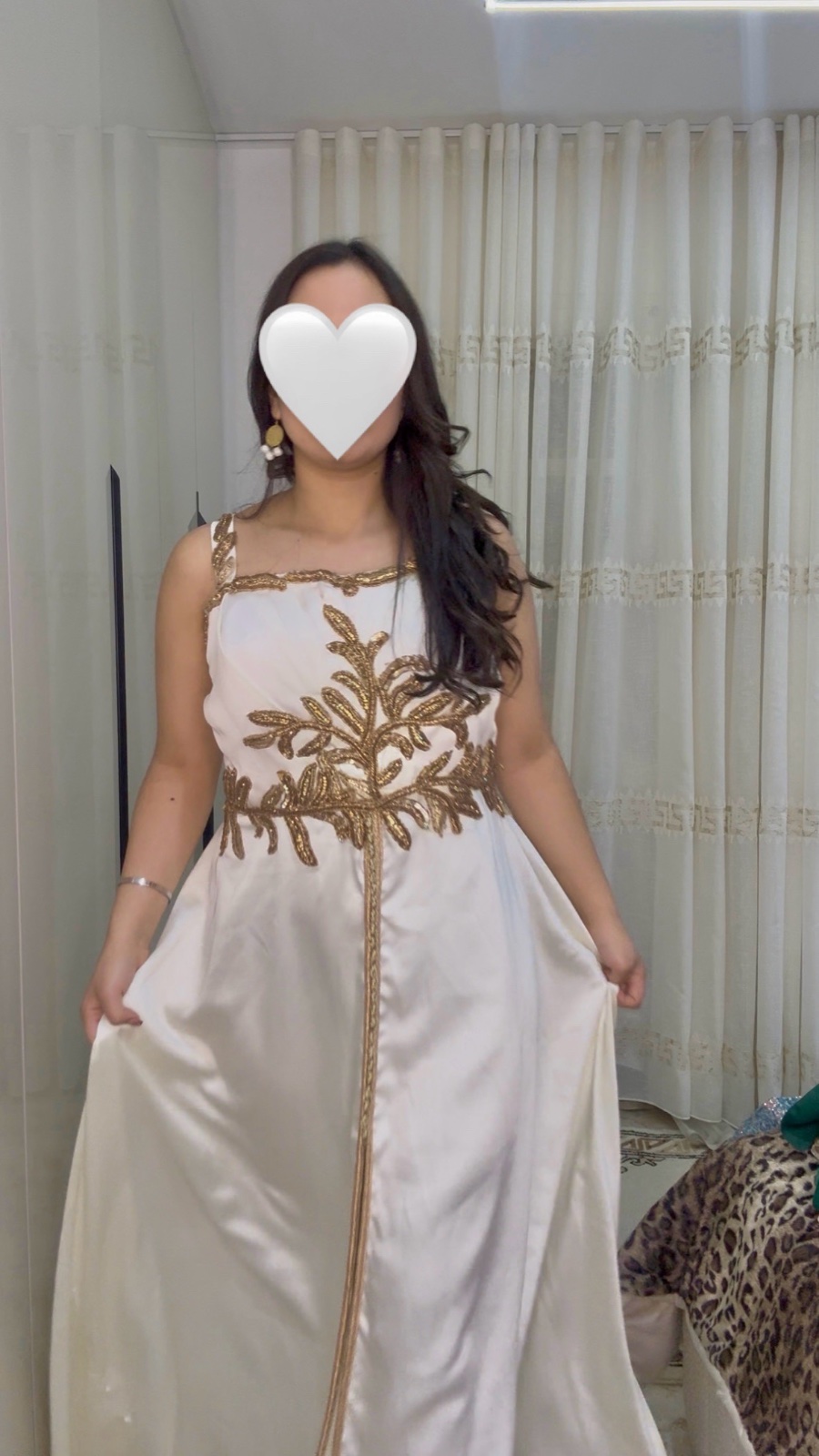 Robe avec broderie tunisienne pour une occasion 