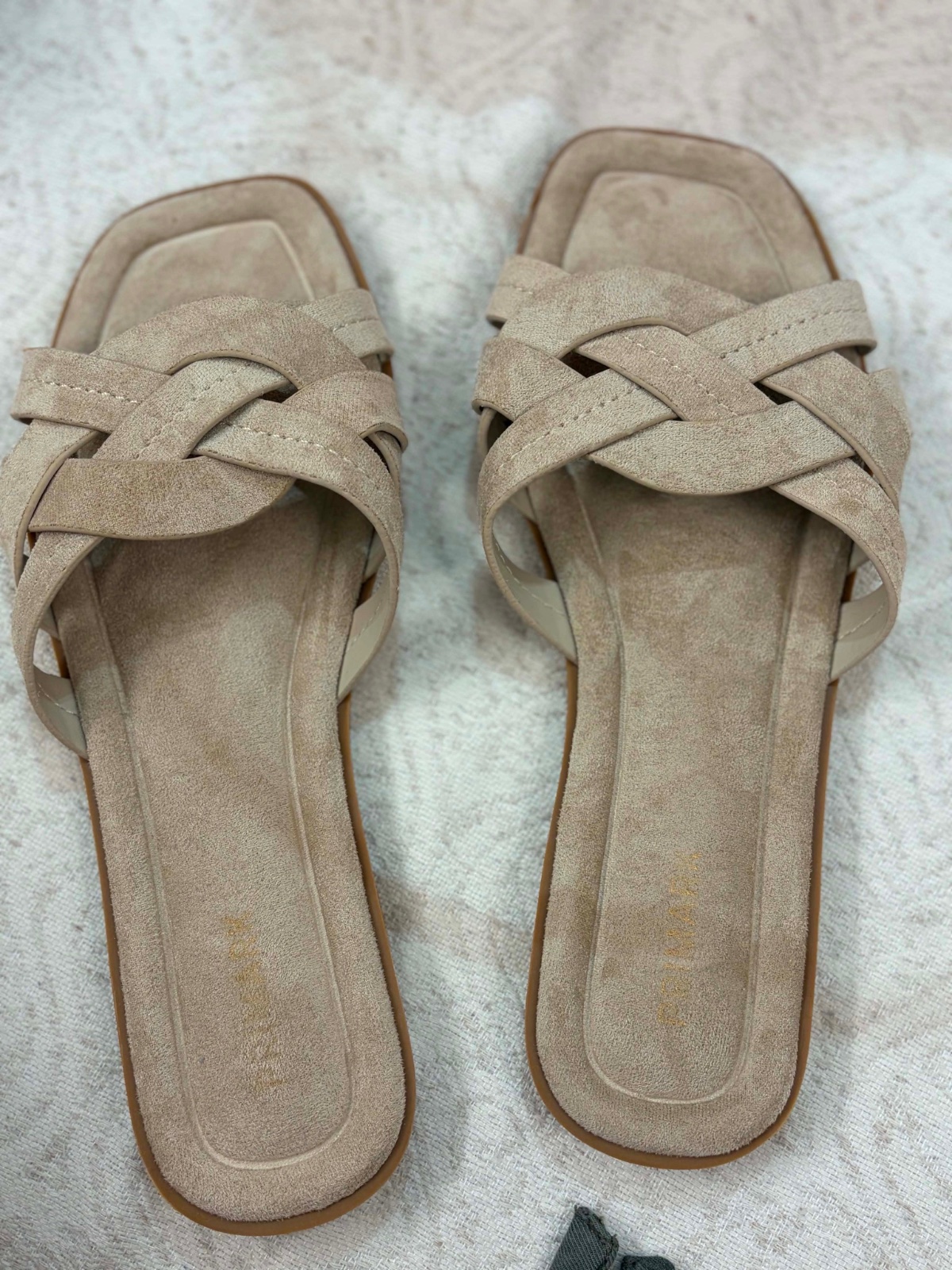 Claquettes en daim beige nude