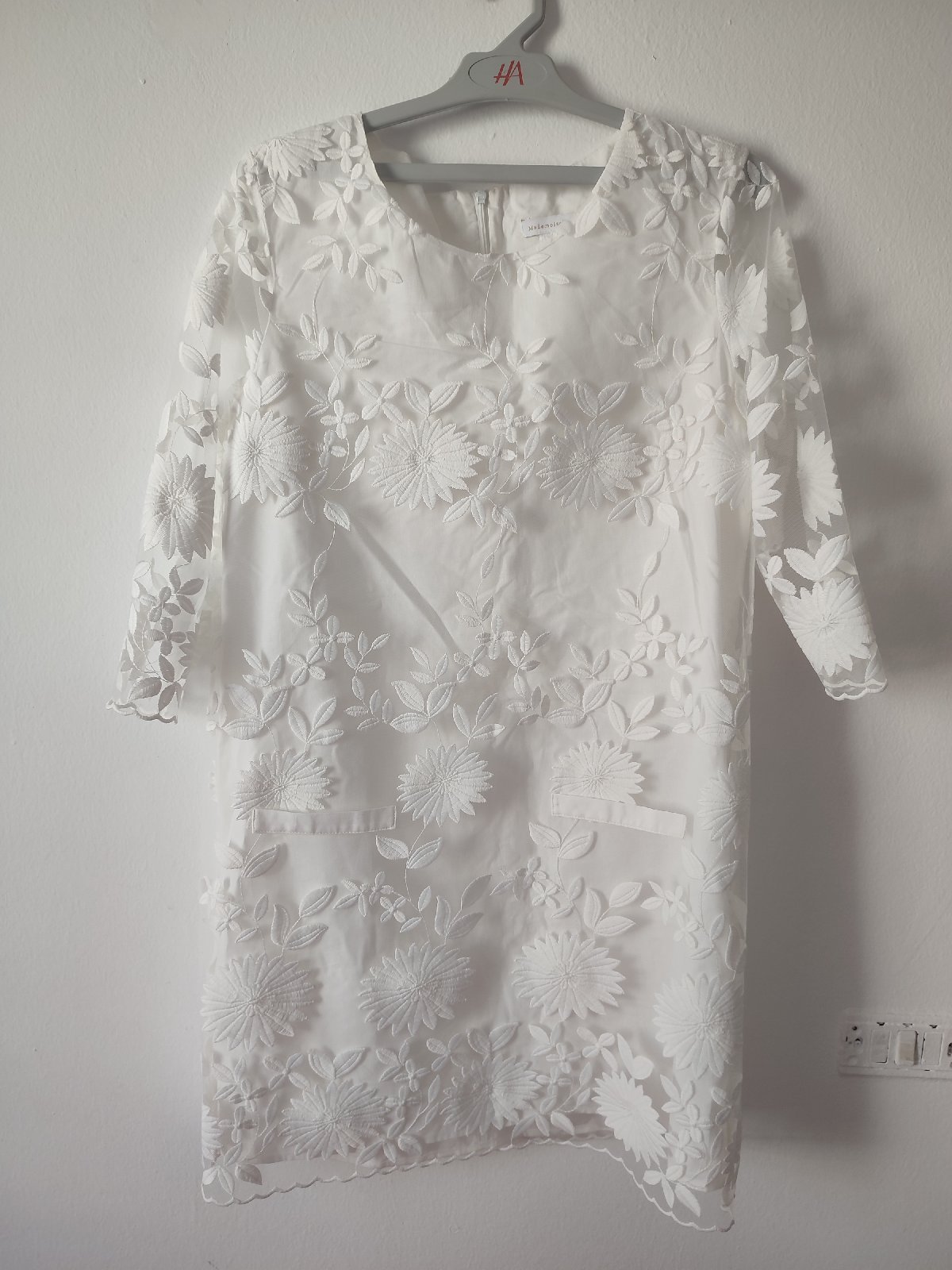 Robe blanche tres fine